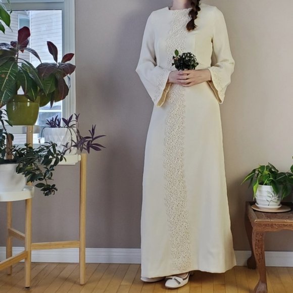 1960s handmade wedding dress with lace applique - Picture 1 of 12